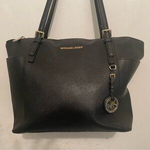 MICHAEL KORS BLACK LARGE TOTE